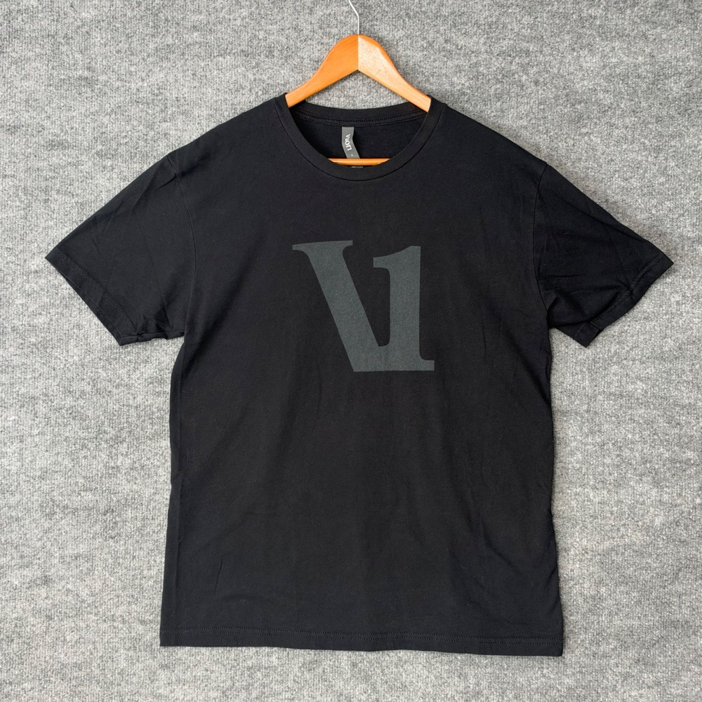 Vuori Mens V1 Graphic Tee Black Short Sleeve Cotton Blend T-Shirt V925 Size L
